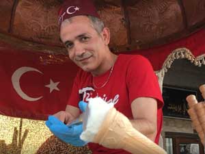 maraş dondurmacısı kiralama dondurma standı arabası